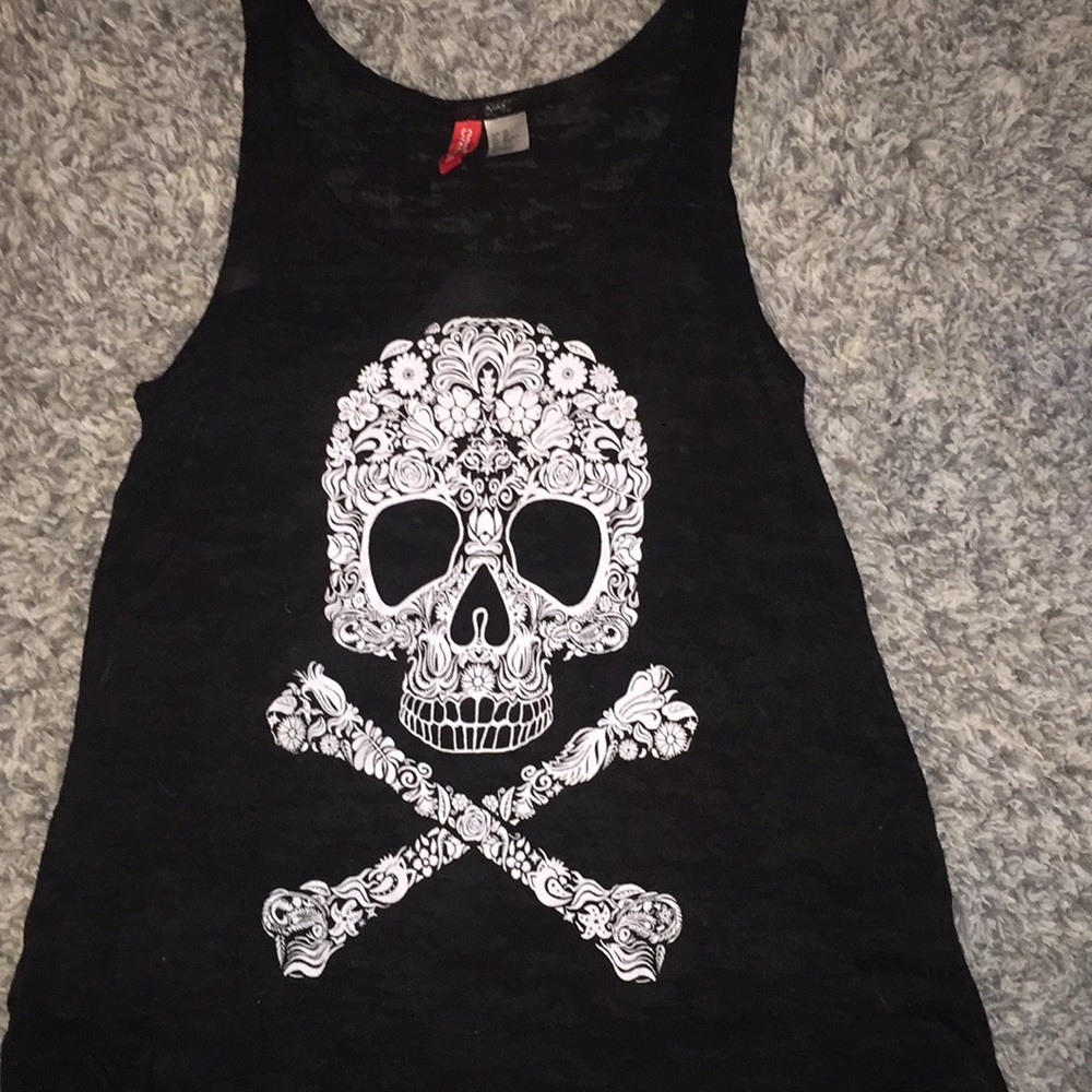 Black skull tank